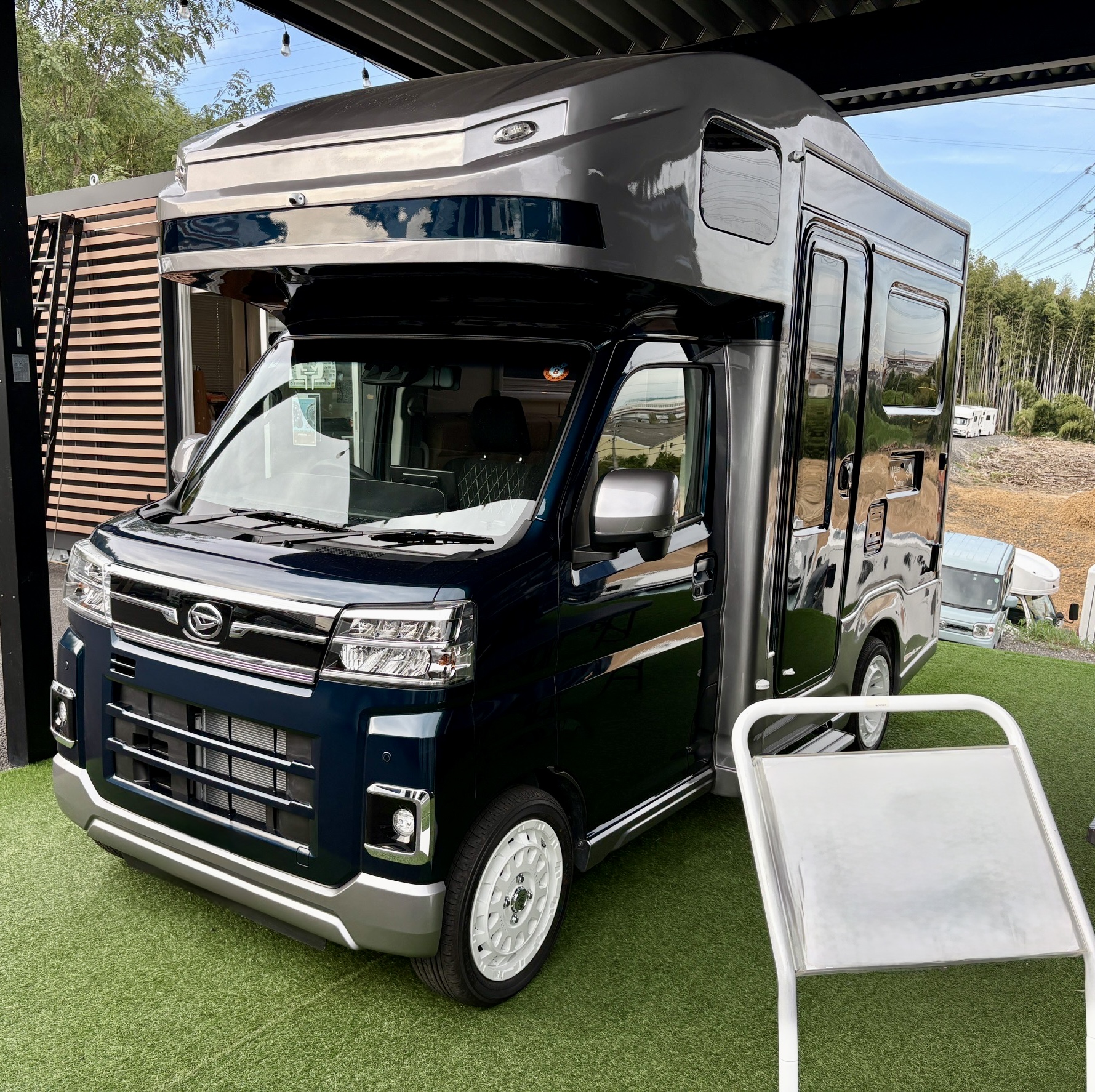 Moon Star Export株式会社様のキャンピングカーに標準装備でATOTOナビを採用していただきました